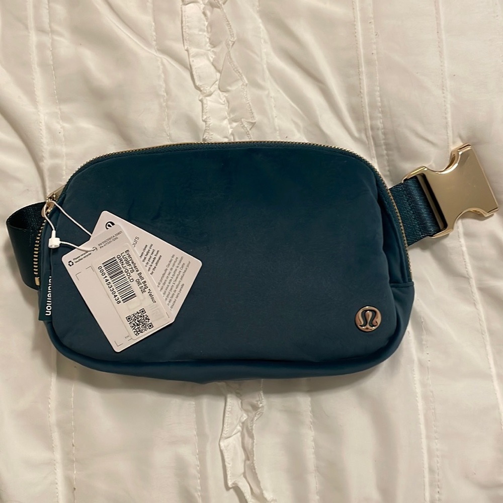 NWT Lululemon Belt Bag - Green Jasper/Gold